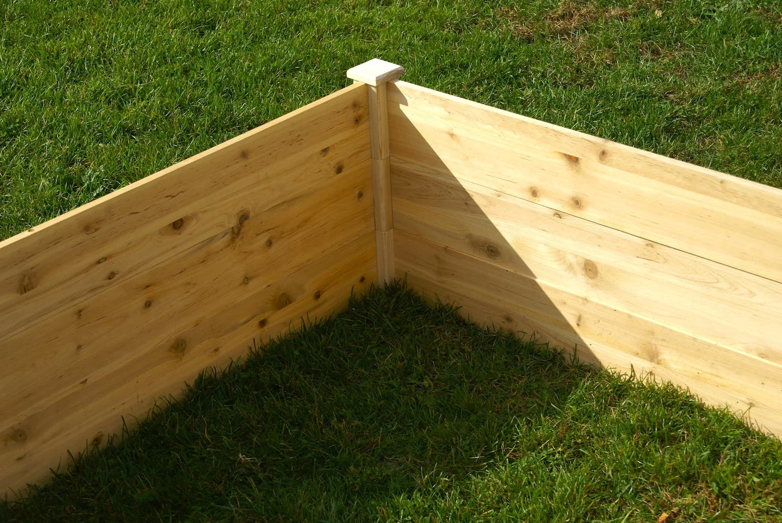 Riverstone Raised Garden Bed (4ft x 4ft x 17.5in) - Image 3